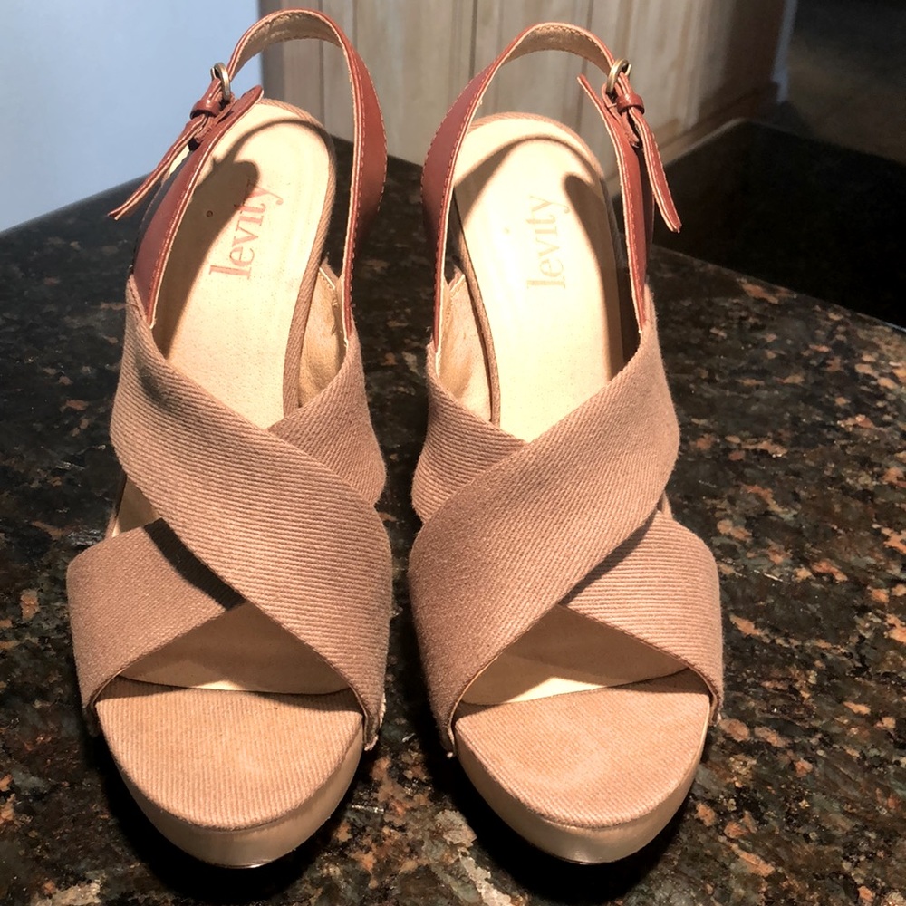 Levity Casual Wedge